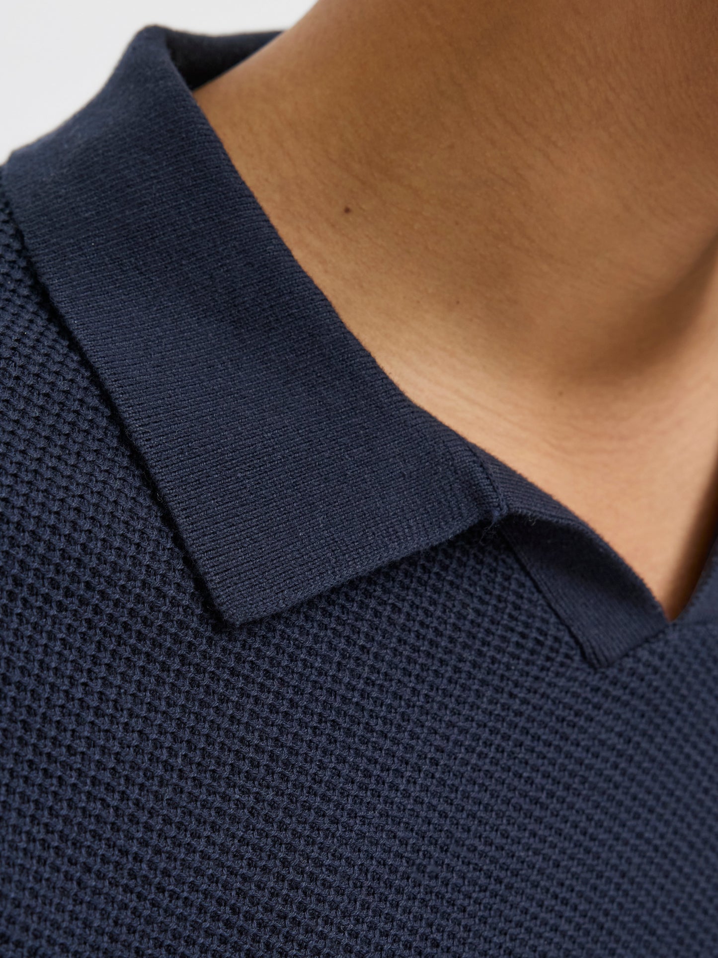 JPRCCEASTON KNIT SPLIT NECK SS SN