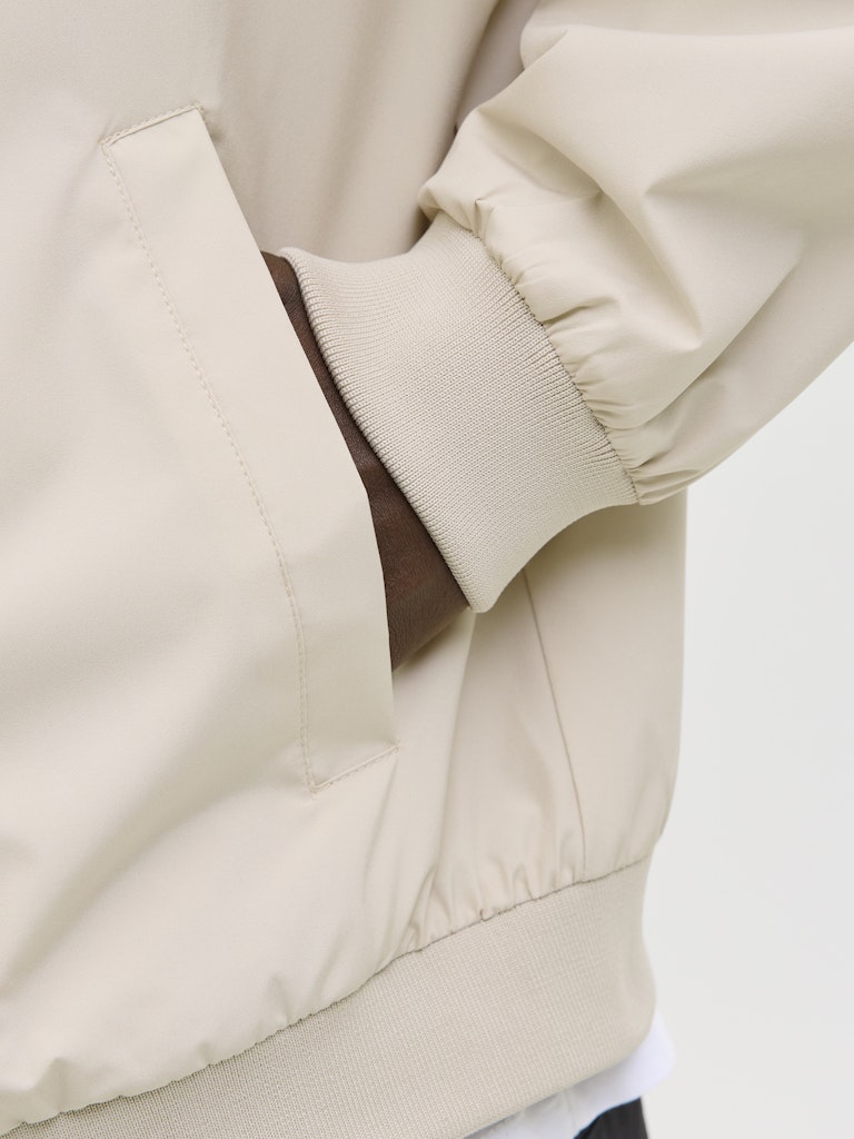 JJECHARGE STAND COLLAR BOMBER NOOS