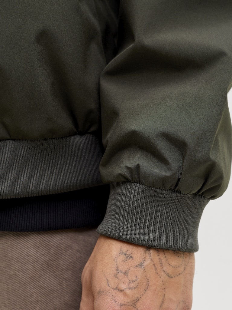 JJECHARGE STAND COLLAR BOMBER NOOS