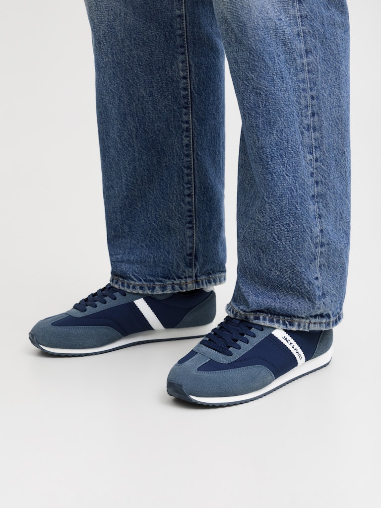 JFWBURTON-RUNNER-INTERNATIONAL-CAMPAIGN