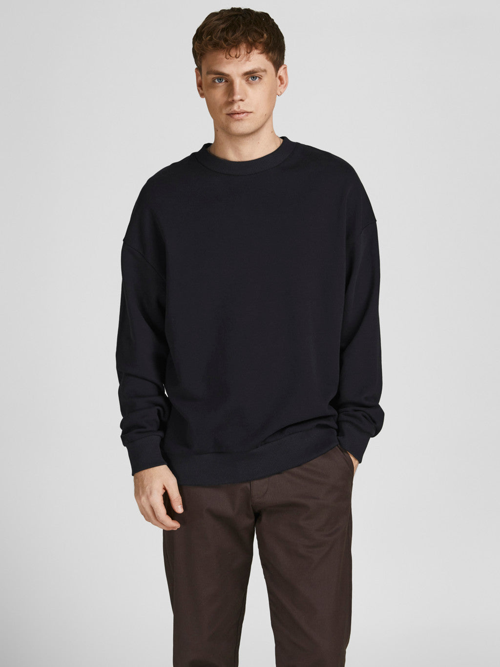 JPRBLAKAM CLEAN SWEAT CREW NECK NOOS