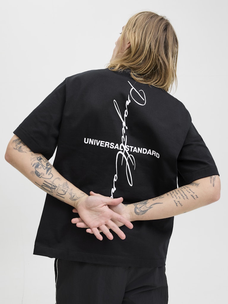 JCOCOVER SCRIPT BACK TEE SS CREW NECK LN