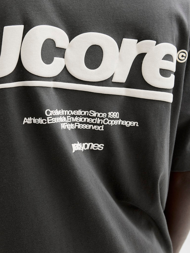 JCOCLUB BACK TEXT PRINT TEE SS CREW NECK