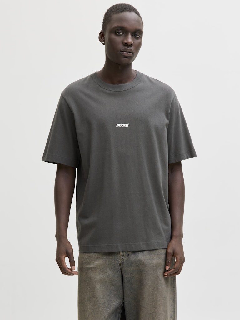 JCOCLUB BACK TEXT PRINT TEE SS CREW NECK