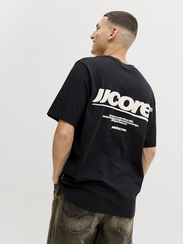 JCOCLUB BACK TEXT PRINT TEE SS CREW NECK