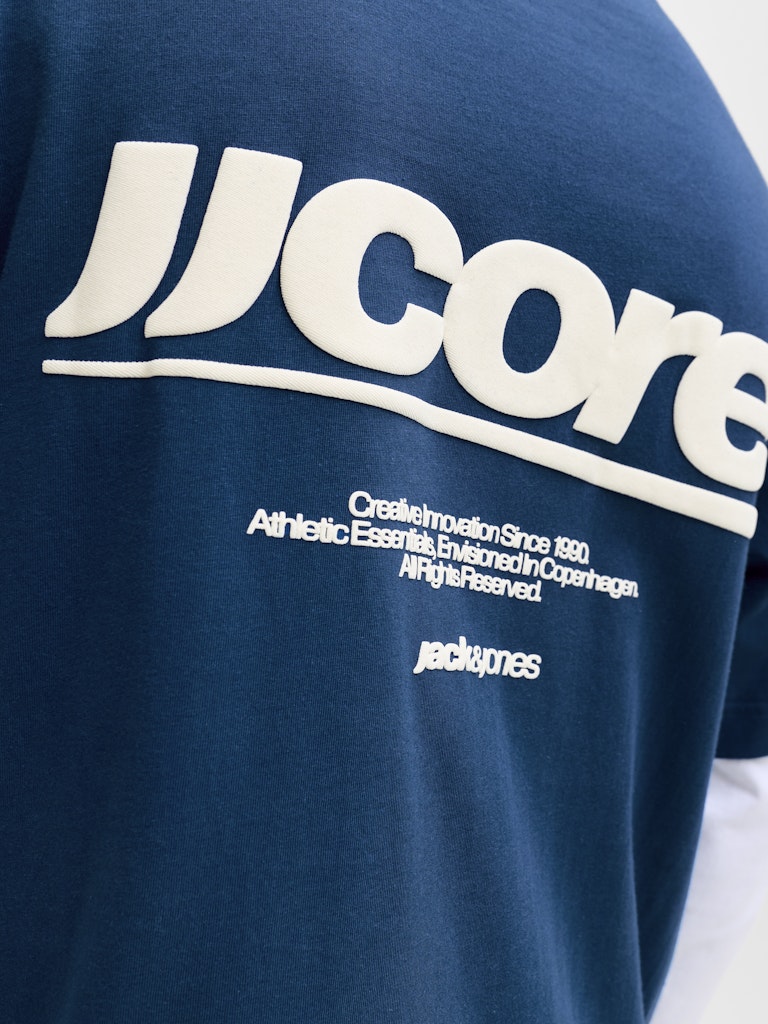 JCOCLUB BACK TEXT PRINT TEE SS CREW NECK