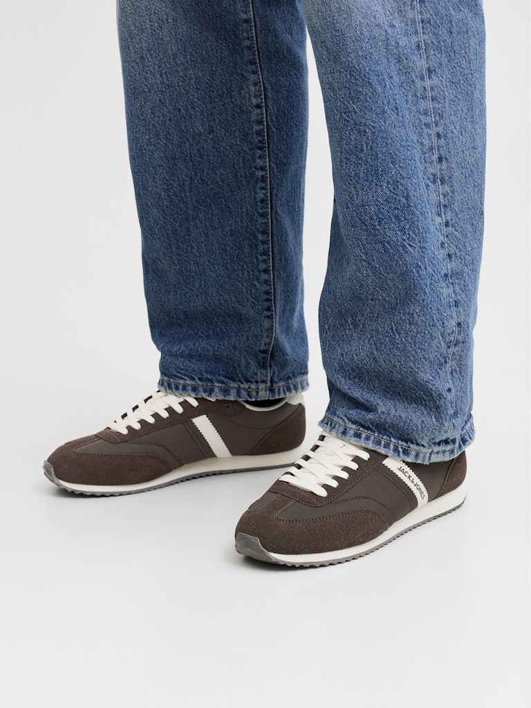 JFWBURTON-RUNNER-INTERNATIONAL-CAMPAIGN